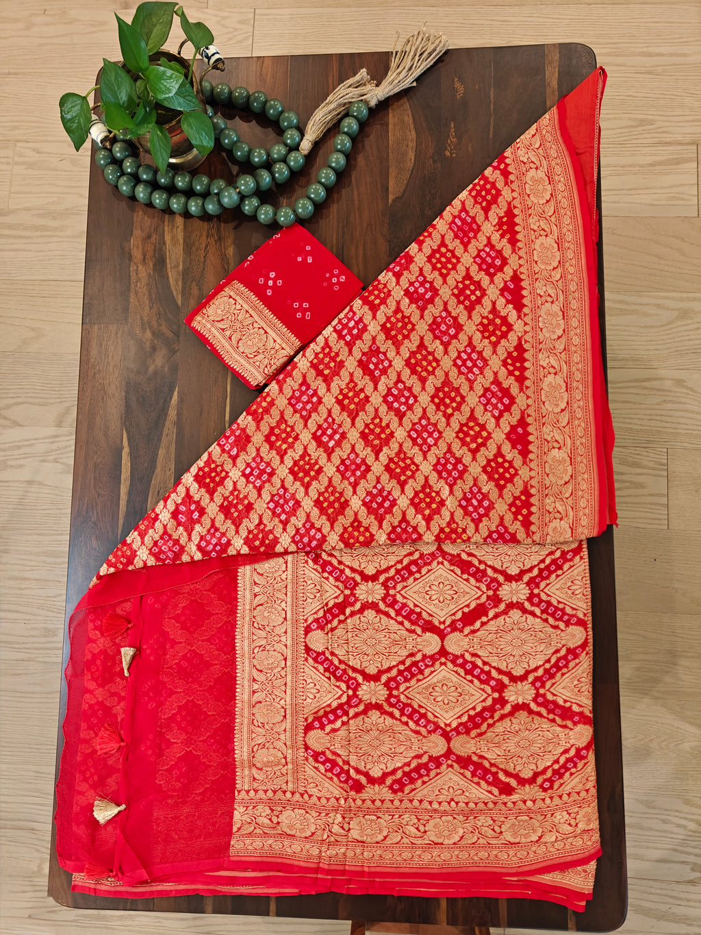 Red Rai Bandhej